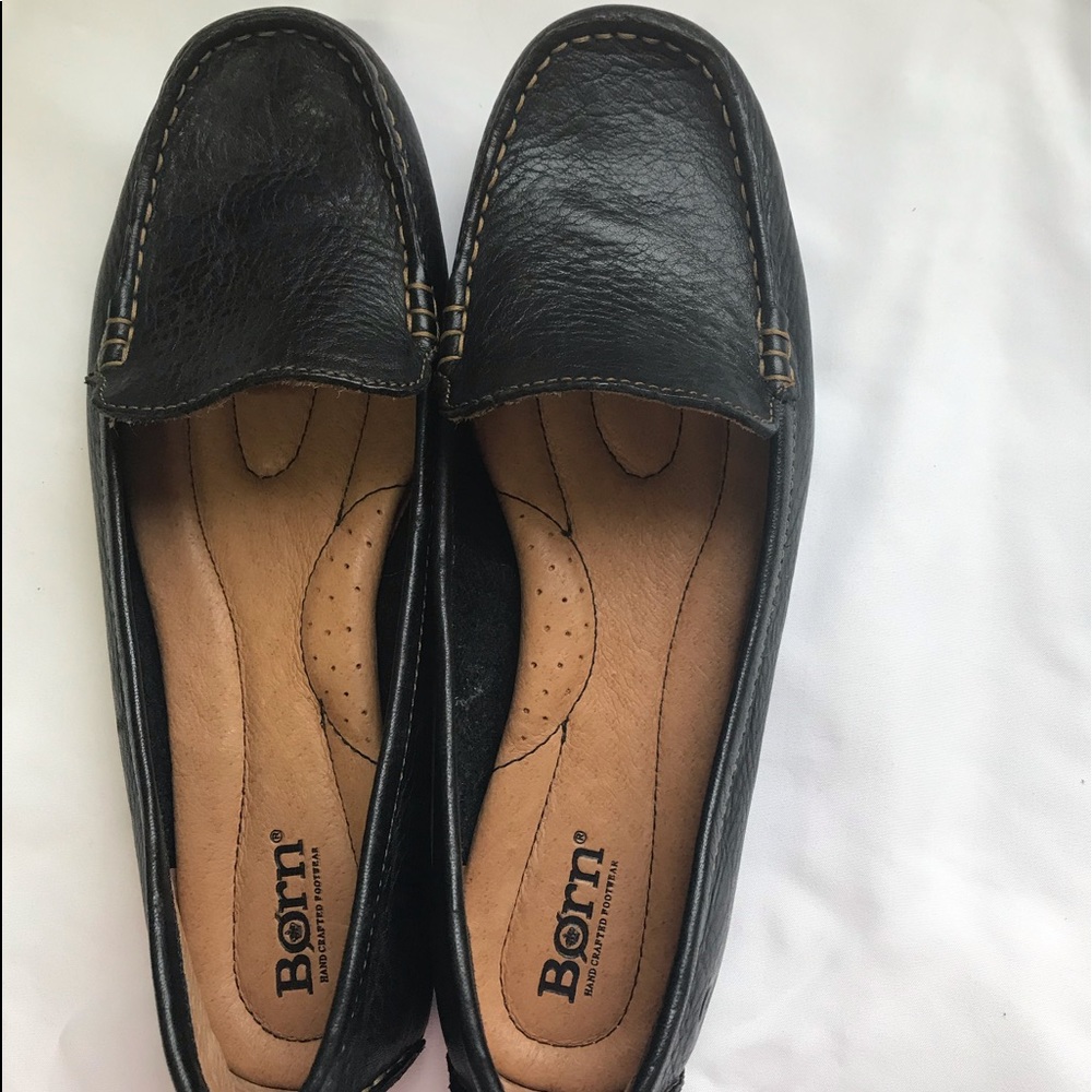 Born black size 8/39 please see the picture